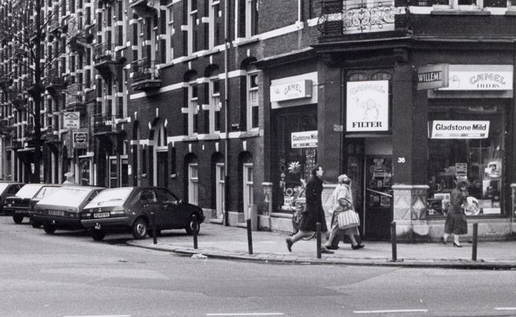 Linnaeusstraat 36 - 1983 .<br />Klik rechts bovenaan op de foto en de foto wordt vergroot weergegeven.<br />Foto: Beeldbank Amsterdam .<br />Foto: Beeldbank Amsterdam 