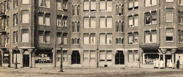 Linnaeusstraat 80-86 - 1900 .<br />Foto: Beeldbank Amsterdam 