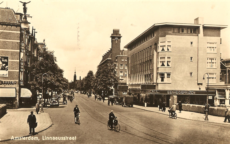 Linnaeusstraat 245 - 1956 .<br />Foto: Jan van Deudekom 