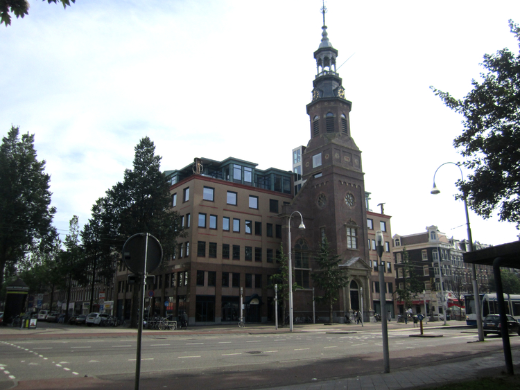 Muiderkerk Linnaeusstraat  vanaf dezelfde plek ongeveer als de foto in het krantenartikel - 2014 .<br />Foto: Jo Haen 