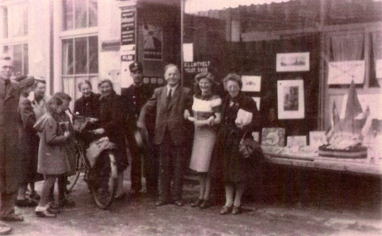 Lintvelt Middenweg  - 1945 .<br />Foto: Jan Lintvelt 