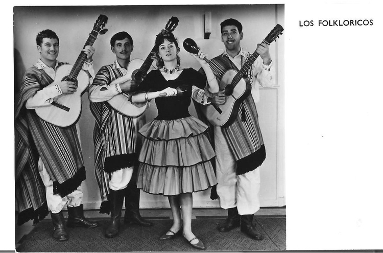 Los Folkloricos met Marina, Juan, Pablo en Roberto - ± 1960  