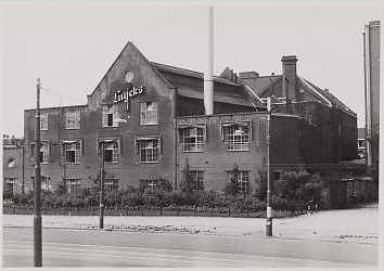  De fabriek van Luijcks nam het hele blok in beslag (Foto: 1953, Gemeentearchief Amsterdam) 
