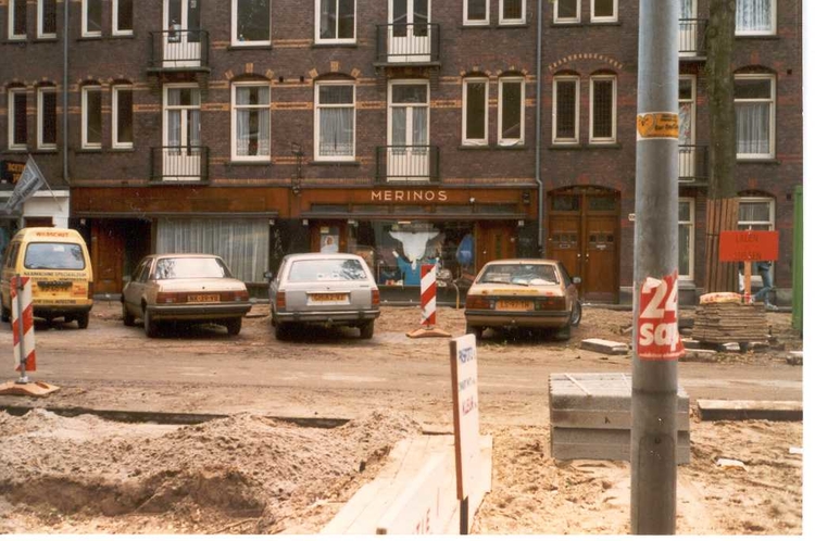  De handwerkwinkel Merinos van de Dames 'Jo de Bie' in de Javastraat (omstreeks 1990). 