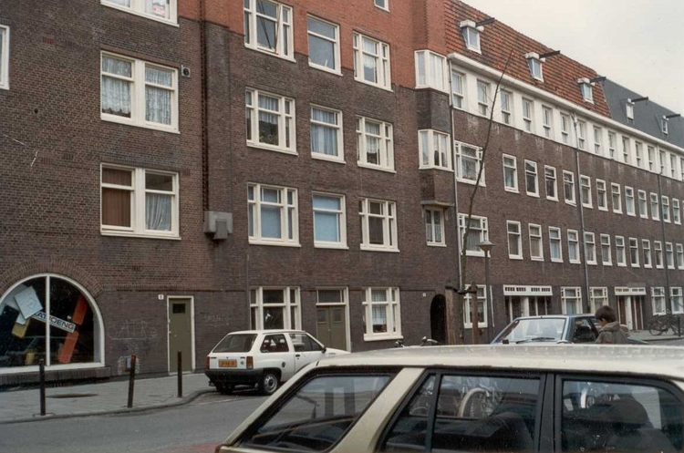  De Preangerstraat in 1998 (genomen vanaf de Bataviastraat), de oneven kant.  