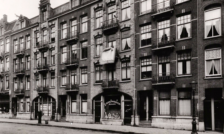 Madurastraat 23 - 1945 .<br />Foto: Beeldbank Amsterdam 