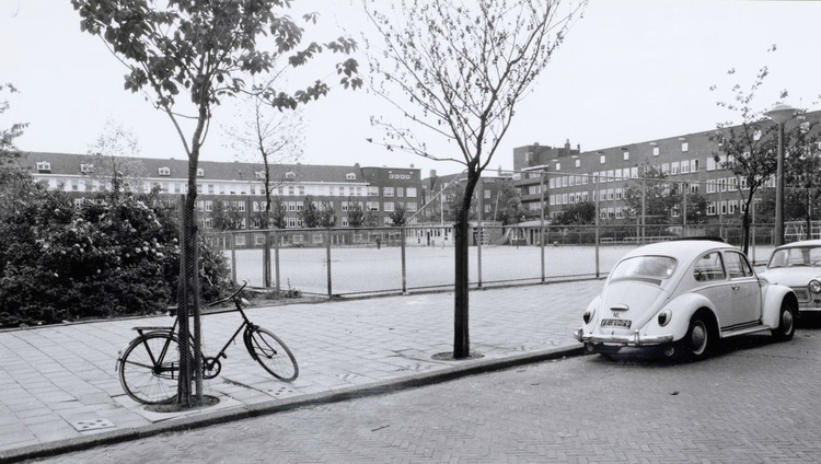 Makassarstraat - 1974 .<br />Foto: Beeldbank Amsterdam 
