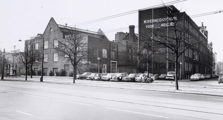 Marcusstraat 52-54 - 1971 Nijverheidsschool voor Meisjes.<br />.<br />Foto: Beeldbank Amsterdam 
