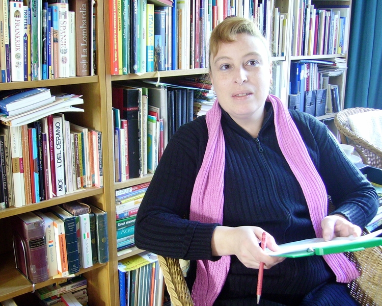  Margherita Pasquini met  pen en schrijfblok Margherita met pen en papier (2005) 