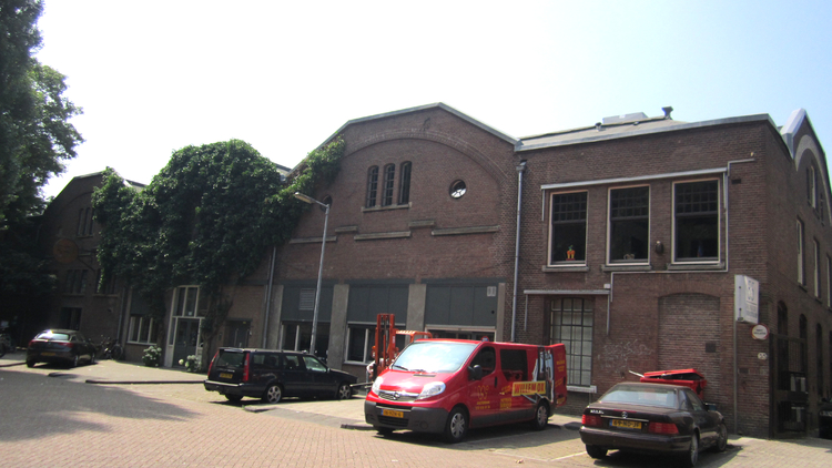 Mauritskade 55 - voormalig stalgebouw van de brouwerij De Amstel - 2013 .<br />Foto: Jo Haen© 