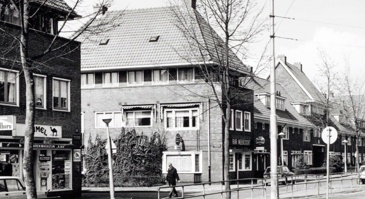 Middenweg 398 (was 216) - 1985 .<br />Foto: Beeldbank Amsterdam 