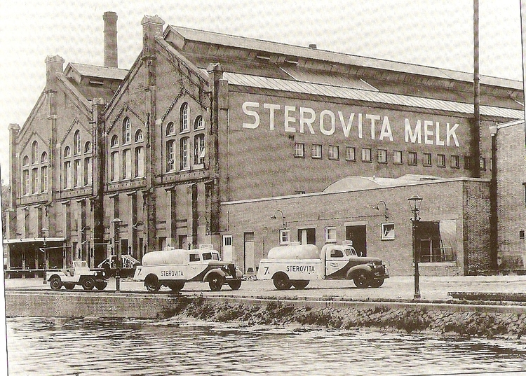  De voormalige melkfabriek Sterovita op de Oranje Vrijstaatkade. Tegenwoordig is er een sportschool in gevestigd. 