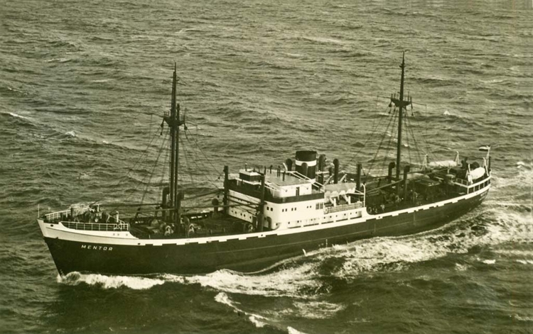 De Mentor (knsm1948). Eén van de schepen waar Jaap op heeft gevaren, is het MS De Mentor. <br />Bron: kustvaartforum. 
