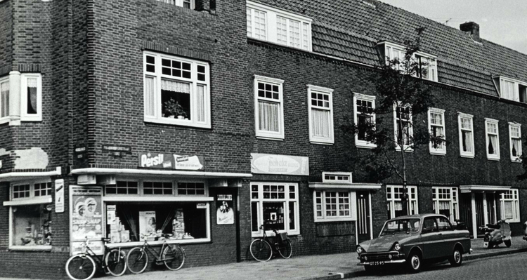 Middenweg 183 - ± 1965 .<br />Foto: Beeldbank Amsterdam 