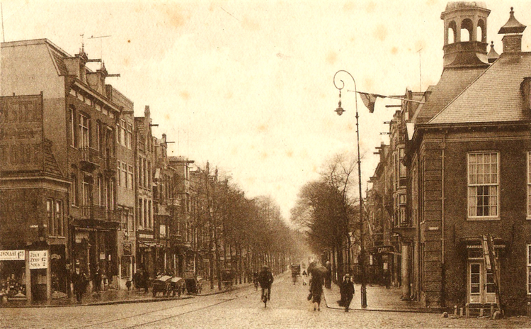 Middenweg  01 (links) - 1927 .<br />Foto: Jan van Deudekom 