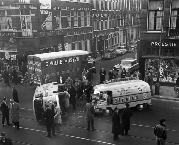 Middenweg - 1961  <p>.<br />
<em>Klik rechts bovenaan op de foto en de foto wordt vergroot weergegeven.</em><br />
Foto: Beeldbank Amsterdam</p>