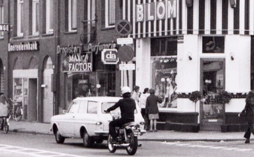Middenweg 44 - 46 - ± 1975 .<br />Foto: Beeldbank Amsterdam 