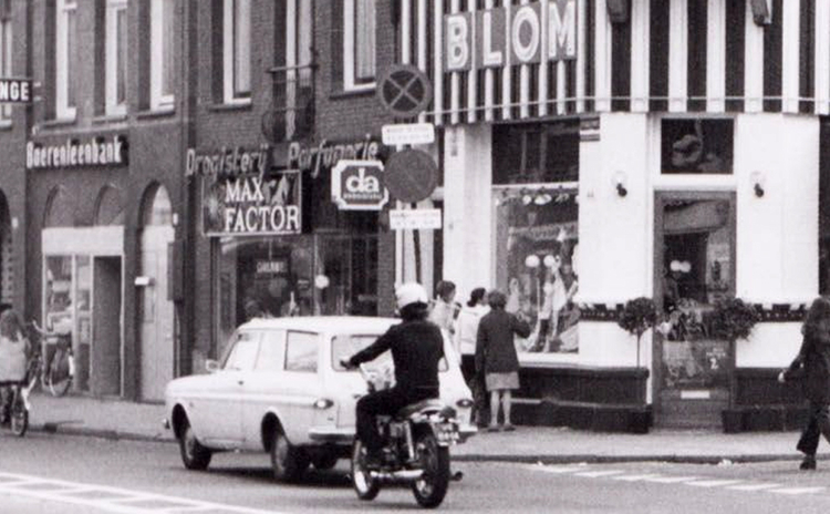 Middenweg 44 - 46 ± 1975 .<br />Foto: Beeldbank Amsterdam 