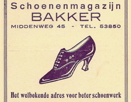 Schoenenwinkel A. J. Bakker in deur Hr. Jansen Middenweg 45 1926