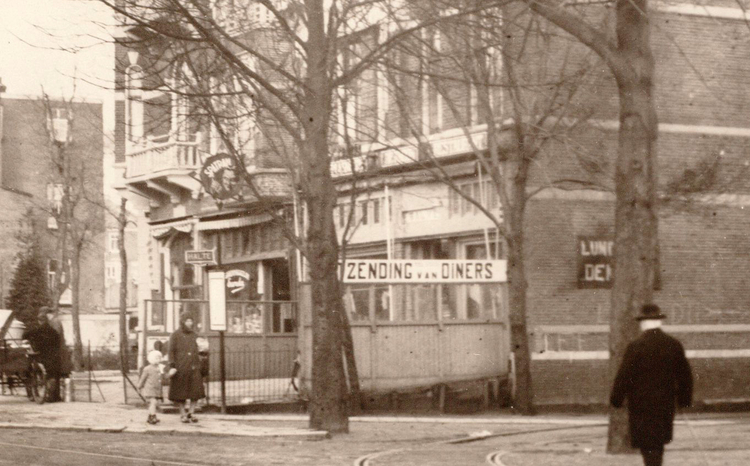 Middenweg 61 - ± 1935 .<br />Foto: Beeldbank Amsterdam 