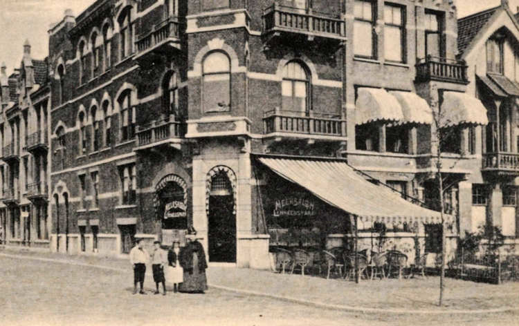 Middenweg 59 - 1910 .<br />Klik rechts bovenaan op de foto en de foto wordt vergroot weergegeven.<br />Foto; Beeldbank Amsterdam .<br />Foto; Beeldbank Amsterdam 