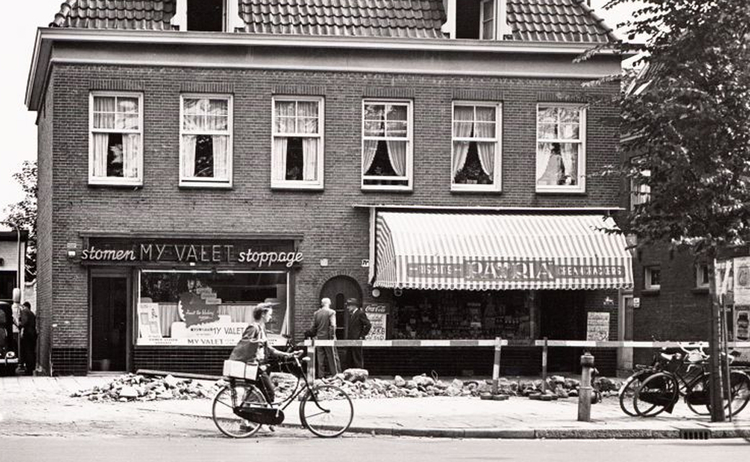 Middenweg 71 B - ± 1980 .<br />Klik rechts bovenaan op de foto en de foto wordt vergroot weergegeven.<br />Foto: Beeldbank Amsterdam .<br />Foto: Beeldbank Amsterdam 