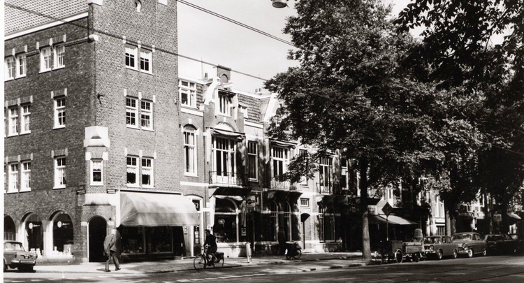 Middenweg 89  (5e pand vanaf links geteld is nr. 89) - 1967 .<br />Foto: Beeldbank Amsterdam 