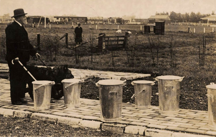  Oefenterrein School voor Blindengeleidehonden. 1938<br />Foto: Beeldbank Stadsarchief Amsterdam 