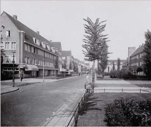Mien 1 De Copernicusstraat in 1931, gezien in de richting van de Archimedeslaan (Foto: Gemeentearchief Amsterdam) 
