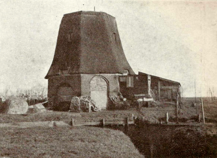 De laatste molen in de Watergraafsmeer. Stond op de Oosterringdijk.  