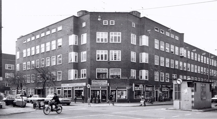 Molukkenstraat 180-178 - 1972  <p>.<br />
<em>Foto: Beeldbank Amsterdam</em></p>