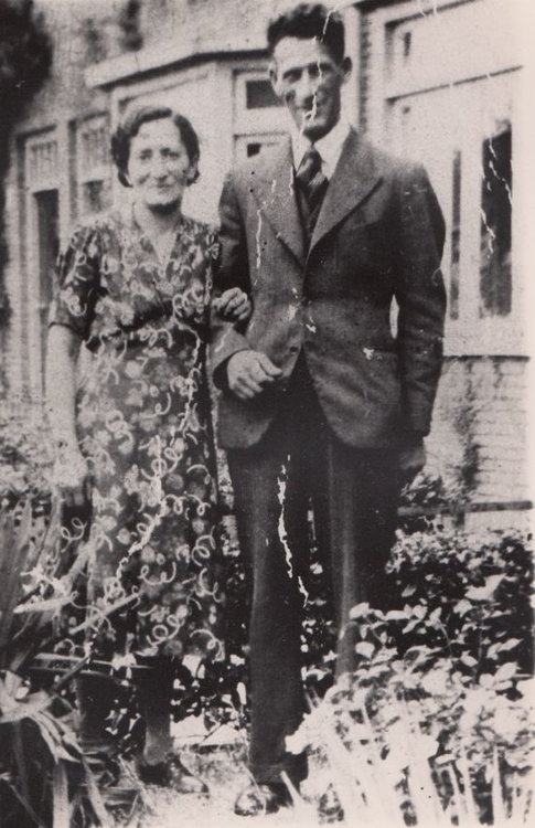 Ouders van Crala kaplan-Gobitz. Mozes Gobitz en zijn vrouw Dina Wagenaar in 1942.<br />Bron: privé collectie mevrouw Kaplan-Gobitz. 