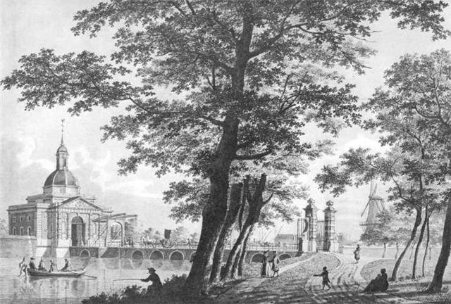 Muiderpoort, prent van Hendrik Keun, 1771 (Stadsarchief) In 1898 werd het toegangshek om verkeerstechnische redenen afgebroken en 40 jaar later herbouwd voor het Zuiderzeepark (later Flevopark) 