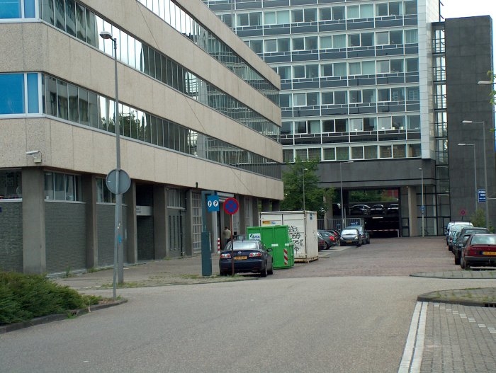  De Eerste Ringdijkstraat anno 2003, nu een bedrijvencomplex 
