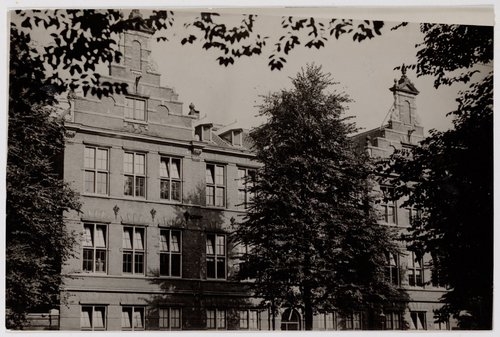Nieuwe Prinsengracht 89. Kweekschool voor Onderwijzers en Onderwijzeressen (Persfoto Bureau N.V.).<br />Datering oktober 1926. Bron: Beeldbank, Stadsarchief Amsterdam. 