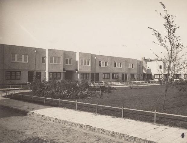   <p>Huismanshof in 1925.<br />
Foto Stadsarchief Amsterdam.</p>