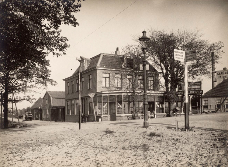 V.d.Vuurst Oosterringdijk 149 - 19..  <p>.<br />
<em>Klik rechts bovenaan op de foto en de foto wordt vergroot weergegeven.</em> <br />
Foto: Beeldbank Amsterdam</p>