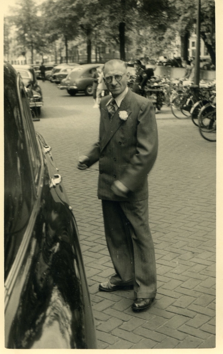 Pa (Cornelis) Lipplaa Op het huwelijk van zijn zoon Henk in 1950. 