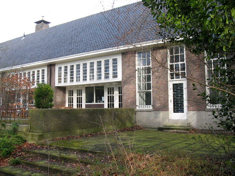Het voormalige gebouw van de Openluchtschool in het Oosterpark.  