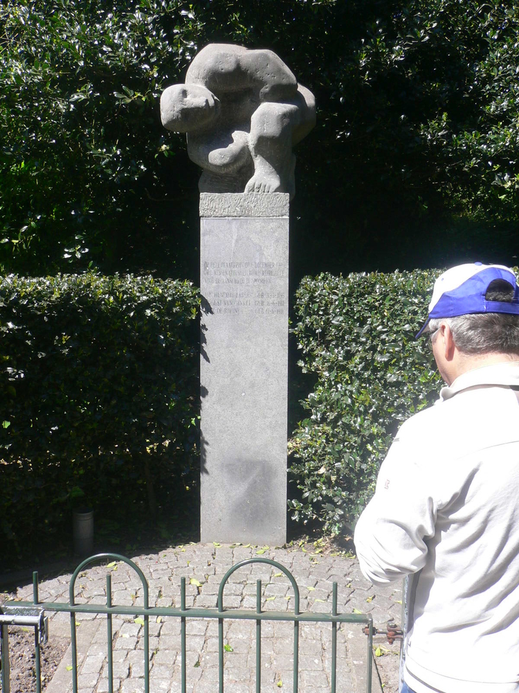  Het oorlogsmonument Het Buikschot op de Tugelaweg. 