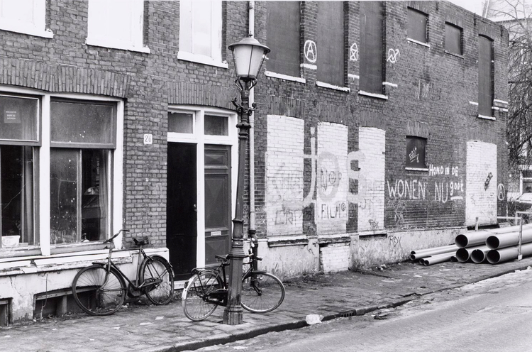  Paardekraalstraat 26 in 1985.<br />(Foto: Gemeentearchief Amsterdam) 