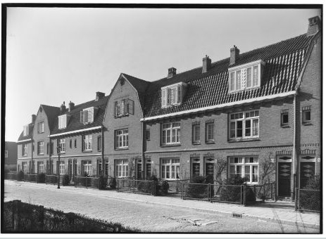  De Fahrenheitstraat in 1950 (nummers 71 t/m 83) 