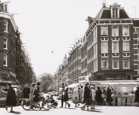 Dapperplein Het Dapperplein en de ingang van de Tweede van Swindenstraat in 1967 (Foto: Gemeente Archief Amsterdam) 