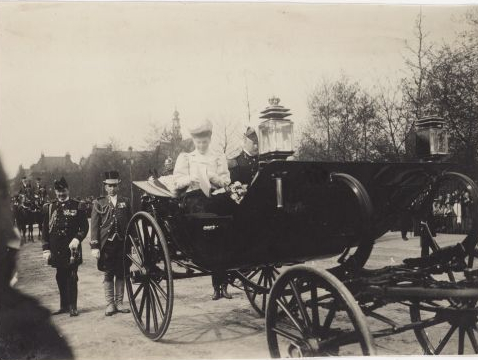 Koningin Wilhelmina Koningin Wilhelmina en prins Hendrik op bezoek in het Oosterpark in mei 1906 (Foto: Gemeente Archief Amsterdam). 