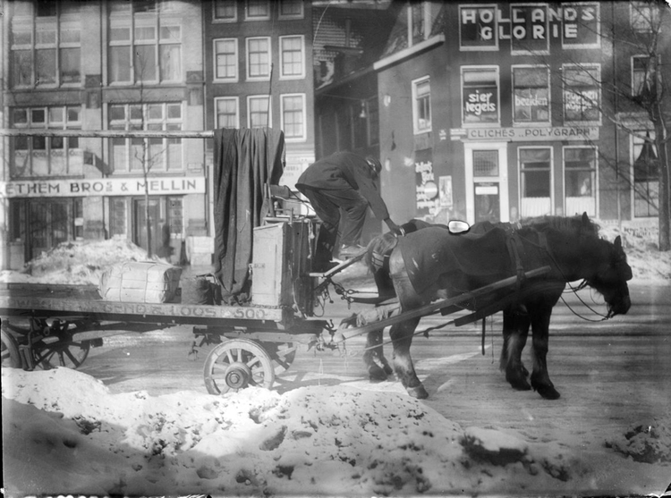 Een wagen met paarden van Van Gend en Loos. .<br />Foto: Beeldbank Stadsarchief Amsterdam 