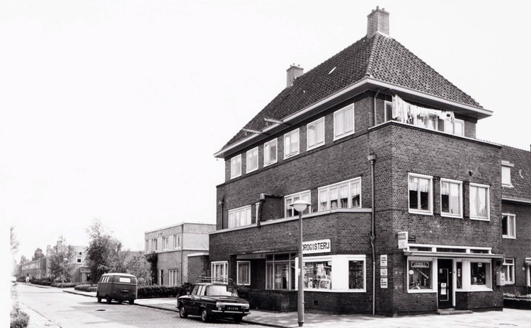 Ploegstraat 60 - 1971 of Veeteeltstraat 19 .<br />Foto: Beeldbank Amsterdam 