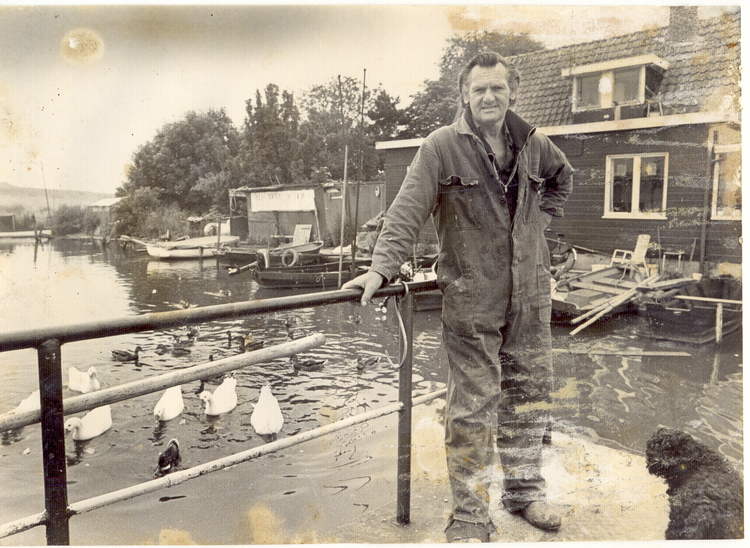  Kees Hartog op het pontje aan de Oosterringdijk  (10 juli 1987). 