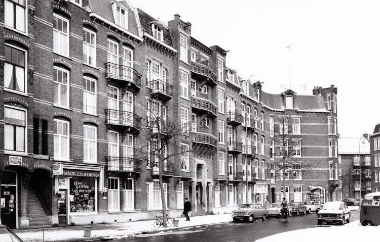 Pretoriusplein 04 (rechts in de hoek)  - 1972 .<br />Foto: Beeldbank Amsterdam 