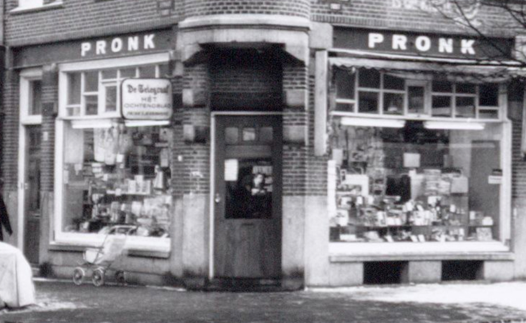 Pretoriusstraat 33 - 1972 .<br />Klik rechts bovenaan op de foto en de foto wordt vergroot weergegeven.<br />Foto: Beeldbank Amsterdam .<br />Foto: Beeldbank Amsterdam 