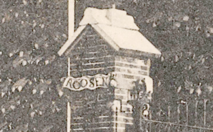 Detail van het hek met deel van de naam: Roosen  